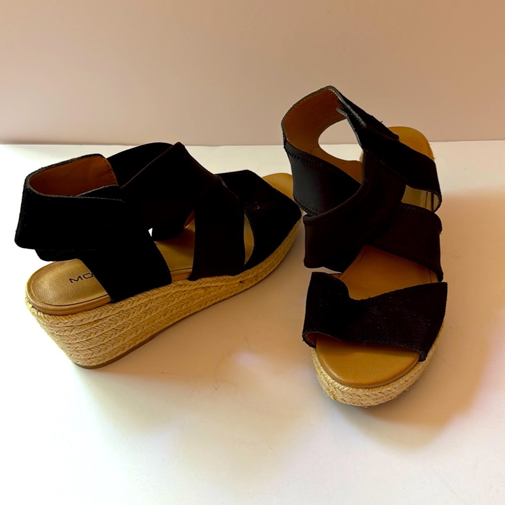 Moda Spana Black Wedge Sandals 9.5